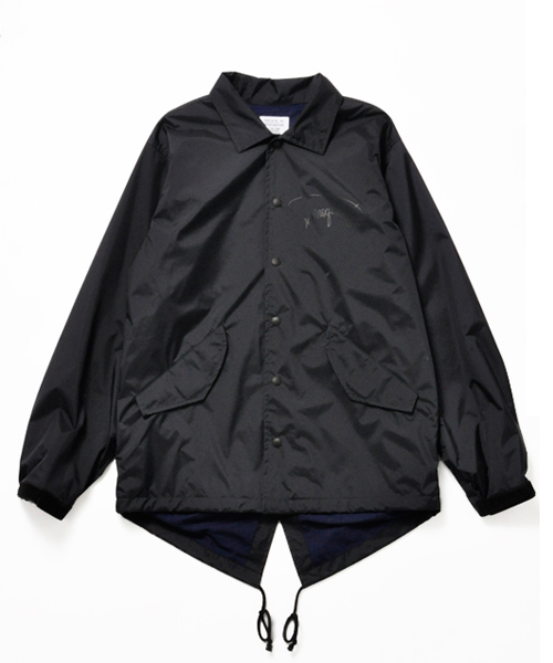 SARCASTIC(サキャスティック)の「【SARCASTIC】FISHY COACH JACKET(ブルゾン・メンズ・オリーブ/ブラック・LARGE/MEDIUM/X-LARGE)」の1枚目の写真