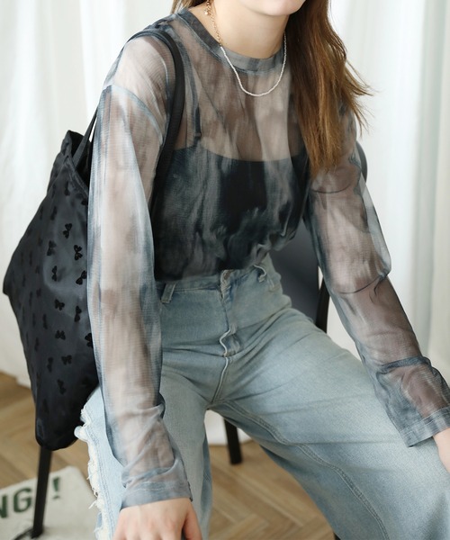 HOOK(フック)の「【HOOK】for girls 抽象総柄プリントメッシュモックネック長袖トップス (SS)(Tシャツ/カットソー・レディース・ベージュ/ネイビー・FREE)」の2枚目の写真