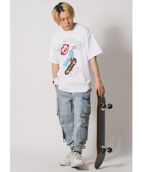 RE730(アールイーセブンサーティー)の「RE730 スケボーに乗ったなみおくん 半袖ビッグシルエットTシャツ(Tシャツ/カットソー・メンズ・ブラック/オフホワイト・LARGE/MEDIUM/X-LARGE)」の4枚目の写真