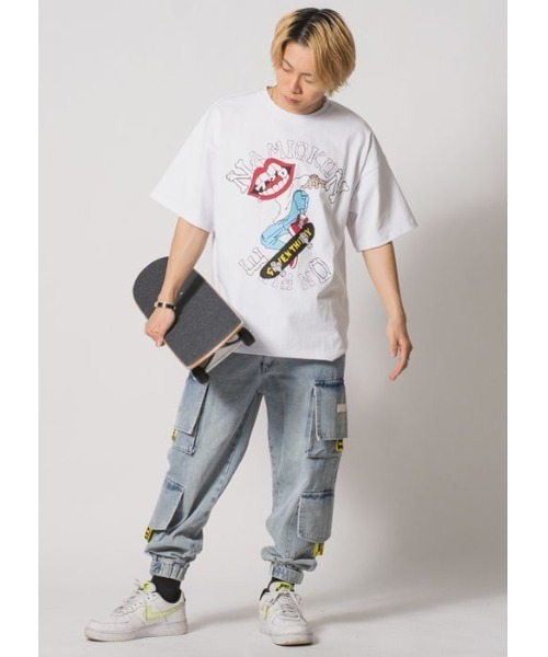 RE730(アールイーセブンサーティー)の「RE730 スケボーに乗ったなみおくん 半袖ビッグシルエットTシャツ(Tシャツ/カットソー・メンズ・ブラック/オフホワイト・LARGE/MEDIUM/X-LARGE)」の5枚目の写真