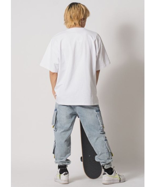 RE730(アールイーセブンサーティー)の「RE730 スケボーに乗ったなみおくん 半袖ビッグシルエットTシャツ(Tシャツ/カットソー・メンズ・ブラック/オフホワイト・LARGE/MEDIUM/X-LARGE)」の7枚目の写真