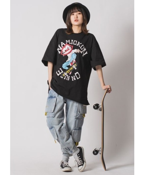 RE730(アールイーセブンサーティー)の「RE730 スケボーに乗ったなみおくん 半袖ビッグシルエットTシャツ(Tシャツ/カットソー・メンズ・ブラック/オフホワイト・LARGE/MEDIUM/X-LARGE)」の8枚目の写真