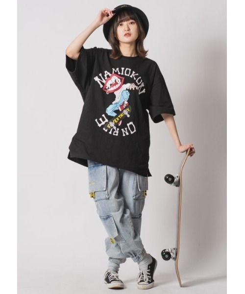 RE730(アールイーセブンサーティー)の「RE730 スケボーに乗ったなみおくん 半袖ビッグシルエットTシャツ(Tシャツ/カットソー・メンズ・ブラック/オフホワイト・LARGE/MEDIUM/X-LARGE)」の14枚目の写真