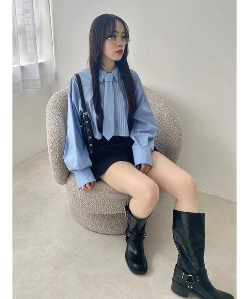 LILY BROWN（リリーブラウン）の「タイ付きクロップドシャツ