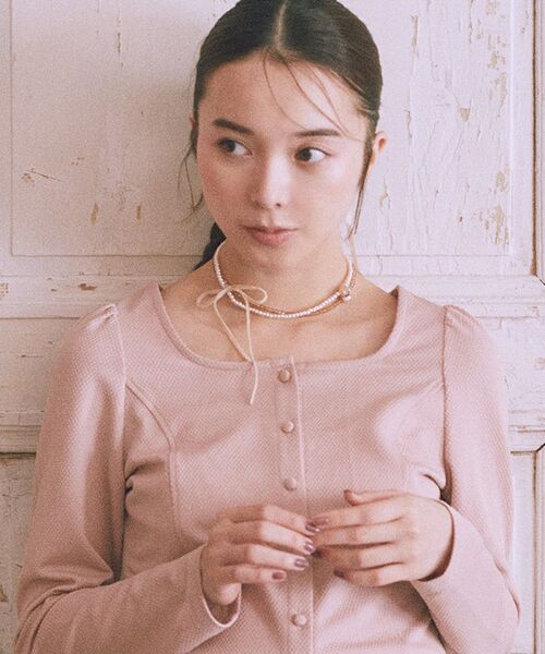 earth music&ecology（アースミュージックアンドエコロジー）の「ベロアリボン×パールネックレス（ネックレス・レディース・グレー/ベージュ・FREE）」の11枚目の写真