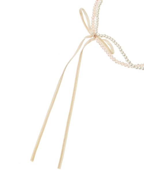 earth music&ecology（アースミュージックアンドエコロジー）の「ベロアリボン×パールネックレス（ネックレス・レディース・グレー/ベージュ・FREE）」の4枚目の写真