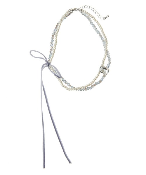 earth music&ecology（アースミュージックアンドエコロジー）の「ベロアリボン×パールネックレス（ネックレス・レディース・グレー/ベージュ・FREE）」の5枚目の写真