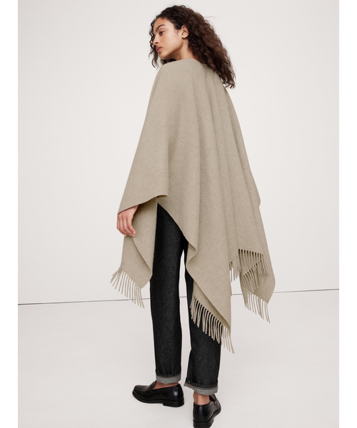 Banana Republic（バナナリパブリック）の「ウールポンチョ