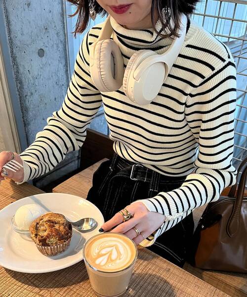 MAJESTIC LEGON(マジェスティックレゴン)の「ベーシックタートルニット(ニット/セーター・レディース・アイボリー/ホワイト系その他2/グレー/ブラック/モカ/ボルドー/ブラウン/ピンク/ライトグリーン/ブルー/ラベンダー・MEDIUM)」の4枚目の写真