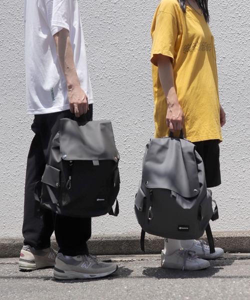florist（フローリスト）の「【改良版】【防水/撥水】メンズレディース兼用大容量フラップカジュアルリュック（バックパック/リュック・レディース・グレー系1/ブラック系1/ブラック系3/グリーン系1/ブルー系2/ブラック系2/グリーン系3/ブラウン系3/レッド系1/ホワイト系2/レッド系2/グレー系3・FREE）」の18枚目の写真