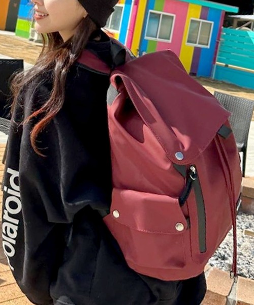 florist（フローリスト）の「【改良版】【防水/撥水】メンズレディース兼用大容量フラップカジュアルリュック（バックパック/リュック・レディース・グレー系1/ブラック系1/ブラック系3/グリーン系1/ブルー系2/ブラック系2/グリーン系3/ブラウン系3/レッド系1/ホワイト系2/レッド系2/グレー系3・FREE）」の21枚目の写真