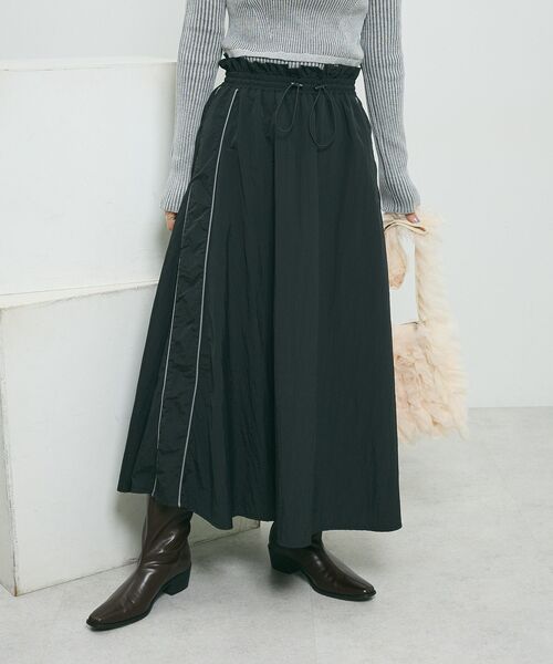 Green Parks(グリーンパークス)の「ナイロンラインフレアスカート(スカート・レディース・ブラック/アイボリー/グレー・FREE)」の5枚目の写真