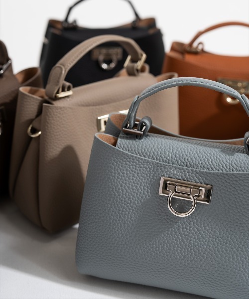 HAYNI（ヘイニ）の「Baby Marollet ベイビーマロエ（ショルダーバッグ・レディース・ブルーグレー/ブラウン系/キャメル/ブラック系1/グレー系/ブラック系2・FREE）」の7枚目の写真