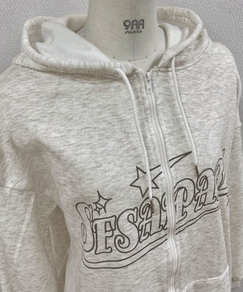 LADY LIKE(レディライク)の「フロントロゴ裏起毛ゆったりパーカー(パーカー・レディース・グレー/ブルー・M)」の9枚目の写真