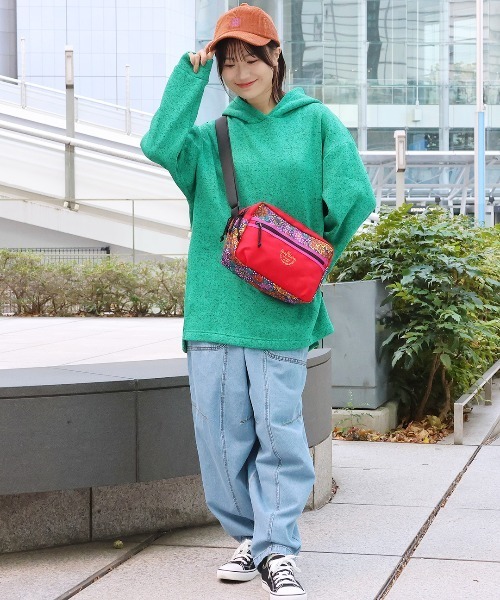 チチカカ(チチカカ)の「スネークダンサープリントプルパーカー(パーカー・レディース・グレー/ブラック/グリーン/ブルー・FREE)」の11枚目の写真