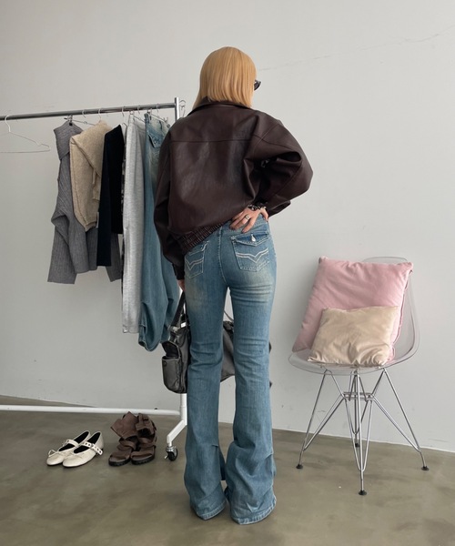 SHAGGIE（シャギー）の「裾ギャザーヴィンテージウォッシュデニムパンツ（デニムパンツ・レディース・ブルー/ブラック・SMALL/MEDIUM）」の16枚目の写真