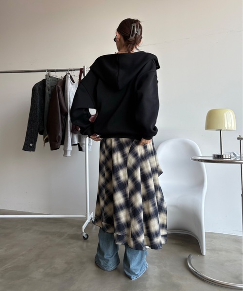 SHAGGIE（シャギー）の「裾ギャザーヴィンテージウォッシュデニムパンツ（デニムパンツ・レディース・ブルー/ブラック・SMALL/MEDIUM）」の19枚目の写真