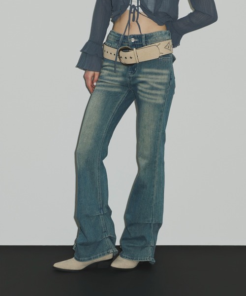 SHAGGIE（シャギー）の「裾ギャザーヴィンテージウォッシュデニムパンツ（デニムパンツ・レディース・ブルー/ブラック・SMALL/MEDIUM）」の8枚目の写真