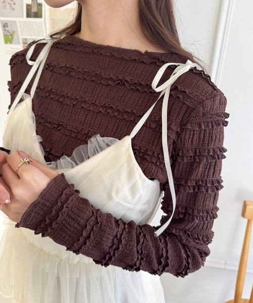 Loueme（ルエム）の「【5色展開】ホイップレースフリルトップス（Tシャツ/カットソー・レディース・ブラック/アイボリー/ブラウン/ピンク/ホワイト・FREE）」の4枚目の写真
