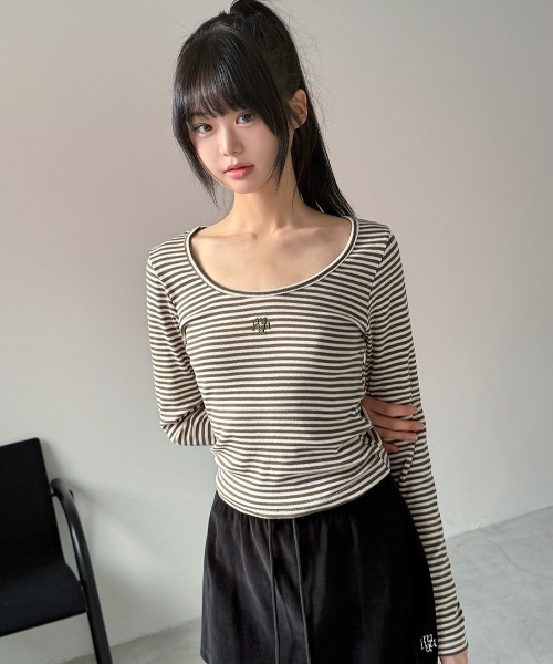 muahmuah(ムーアムーア)の「A'GEM/9 × .kom 『muah muah/ムーアムーア』 STRIPE U NECK LONG SLEEVE T-SHIRT/ストライプ U ネック 長袖カットソー(Tシャツ/カットソー・レディース・ブラック/カーキ/レッド・FREE)」の11枚目の写真