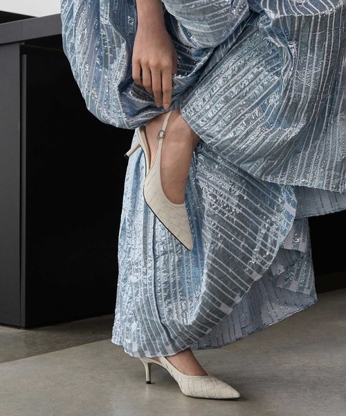 CHARLES & KEITH(チャールズ & キース)の「ウーブン ポインテッドトゥスリングバックパンプス(パンプス・レディース・ブラック/オフホワイト/ブラウン系その他3/バーガンディー・25cm/24.5cm/23.5cm/23cm/22.5cm/22cm/26.5cm/25.5cm)」の6枚目の写真