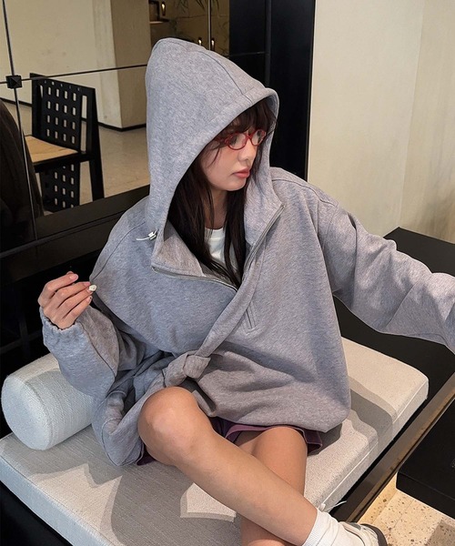 aimoha（アイモハ）の「バッグ付きハーフジップパーカー（パーカー・レディース・ライトベージュ/グレー/ピンク/ダークグレー・FREE）」の7枚目の写真