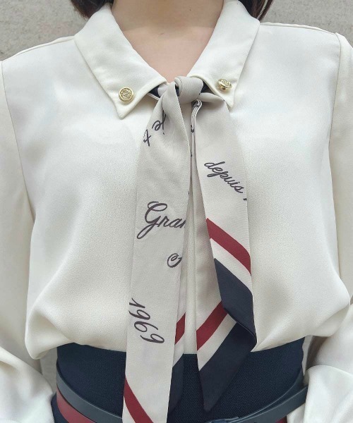 an another angelus(アンアナザーアンジェラス)の「ロゴラインスカーフ付きシャツ【セットアップ可能】(シャツ/ブラウス・レディース・オフホワイト/チャコールグレー・FREE)」の7枚目の写真