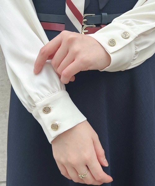 an another angelus(アンアナザーアンジェラス)の「ロゴラインスカーフ付きシャツ【セットアップ可能】(シャツ/ブラウス・レディース・オフホワイト/チャコールグレー・FREE)」の9枚目の写真