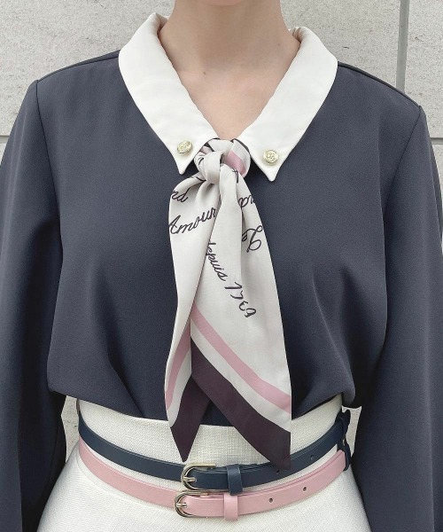 an another angelus(アンアナザーアンジェラス)の「ロゴラインスカーフ付きシャツ【セットアップ可能】(シャツ/ブラウス・レディース・オフホワイト/チャコールグレー・FREE)」の13枚目の写真