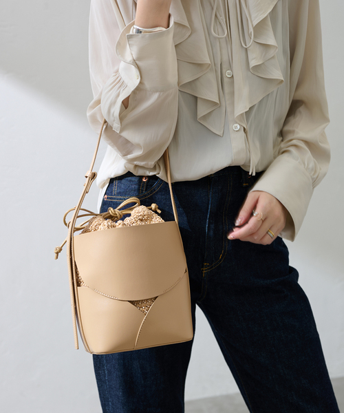 LE TALON(ルタロン)の「LE TALON cutting bag(ショルダーバッグ・レディース・ベージュ/ブラック・FREE)」の2枚目の写真