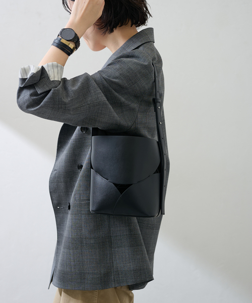 LE TALON(ルタロン)の「LE TALON cutting bag(ショルダーバッグ・レディース・ベージュ/ブラック・FREE)」の8枚目の写真