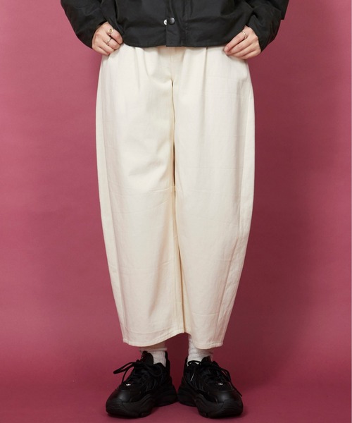 unrelaxing（アンリラクシング）の「ワンタックウルトラバギーカーブデニム（デニムパンツ・レディース・キナリ/インディゴブルー・マルチサイズ）」の2枚目の写真