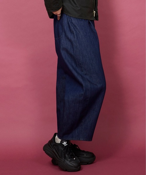 unrelaxing（アンリラクシング）の「ワンタックウルトラバギーカーブデニム（デニムパンツ・レディース・キナリ/インディゴブルー・マルチサイズ）」の17枚目の写真