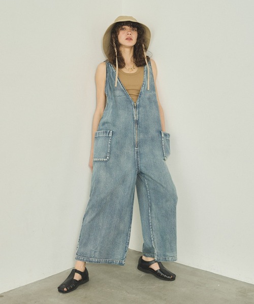 kha:ki(カーキ)の「「KHA:KI / カーキ」 Vネックオーバーオール V-NECK OVERALLS(サロペット/オーバーオール・レディース・インディゴブルー/ライトインディゴブルー・1/2)」の1枚目の写真