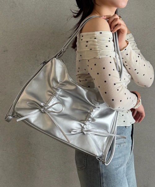 efill（エフィル）の「ルーシュ リボン ショルダーバッグ（ショルダーバッグ・レディース・ブラック/シルバー・FREE）」の7枚目の写真