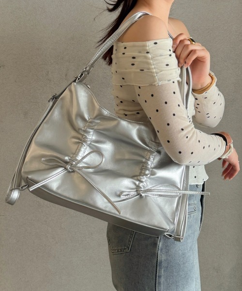 efill（エフィル）の「ルーシュ リボン ショルダーバッグ（ショルダーバッグ・レディース・ブラック/シルバー・FREE）」の17枚目の写真