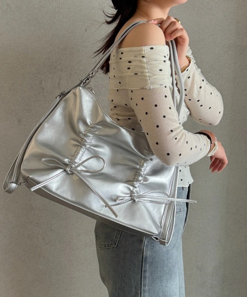 efill（エフィル）の「ルーシュ リボン ショルダーバッグ（ショルダーバッグ・レディース・ブラック/シルバー・FREE）」の18枚目の写真