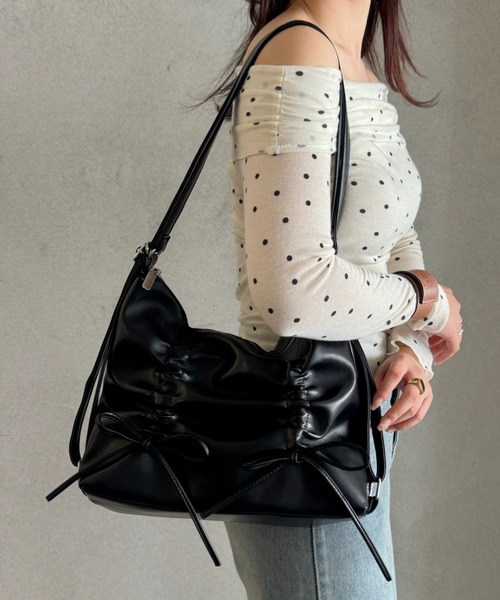 efill（エフィル）の「ルーシュ リボン ショルダーバッグ（ショルダーバッグ・レディース・ブラック/シルバー・FREE）」の4枚目の写真