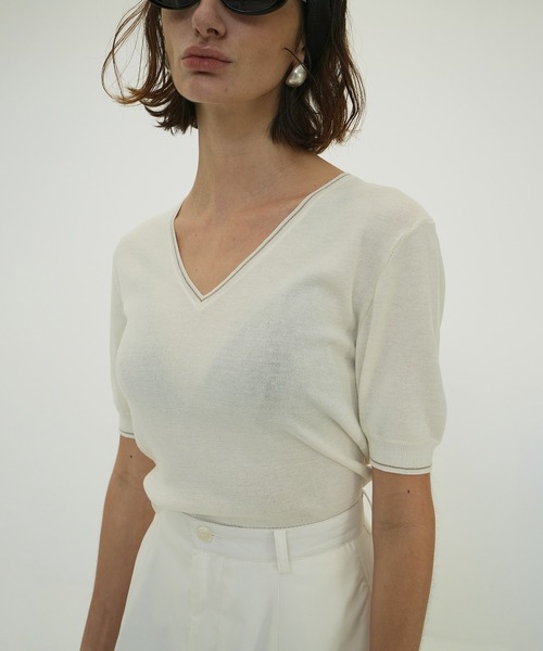 CLANE（クラネ）の「LINE V NECK KNIT TOPS（ニット/セーター・レディース・ブラック/アイボリー/グリーン・1/2）」の5枚目の写真