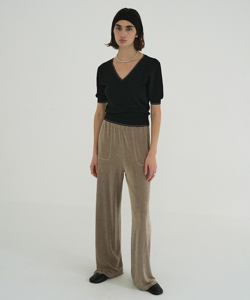 CLANE（クラネ）の「LINE V NECK KNIT TOPS（ニット/セーター・レディース・ブラック/アイボリー/グリーン・1/2）」の17枚目の写真