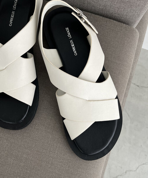 CAPRICIEUX LE'MAGE（カプリシューレマージュ）の「クロスフラットサンダル（サンダル・レディース・ブラック/オフホワイト・36/37/38）」の8枚目の写真