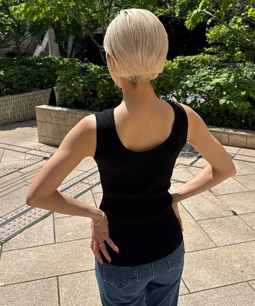 JENNE(ジェンヌ)の「バックオープンニットノースリトップス(Tシャツ/カットソー・レディース・ストライプ/グリーン/ホワイト/ブラック・MEDIUM/LARGE/SMALL)」の3枚目の写真