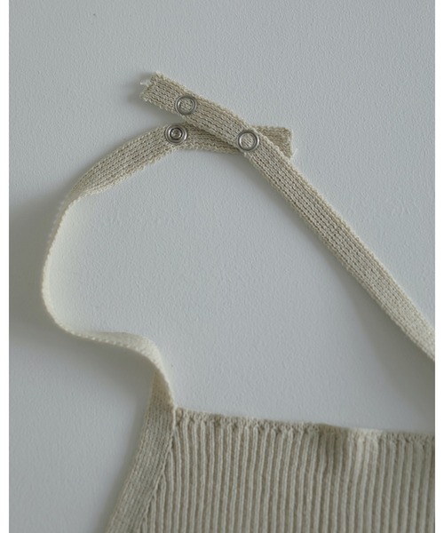 anuke(アンヌーク)の「Halter Rib Knit(ニット/セーター・レディース・ライトグリーン/アイボリー/ブラック・FREE)」の4枚目の写真