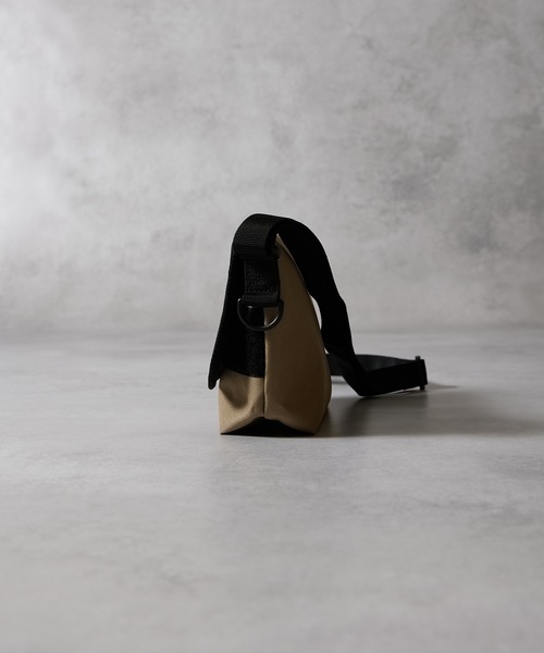 NUMBER (N)INE（ナンバーナイン）の「MINI SHOULDER FLAP MESSENGER BAG / ミニショルダー フラップ メッセンジャーバッグ（ショルダーバッグ・メンズ・ホワイト/ベージュ/カーキ/ブラック・FREE）」の14枚目の写真