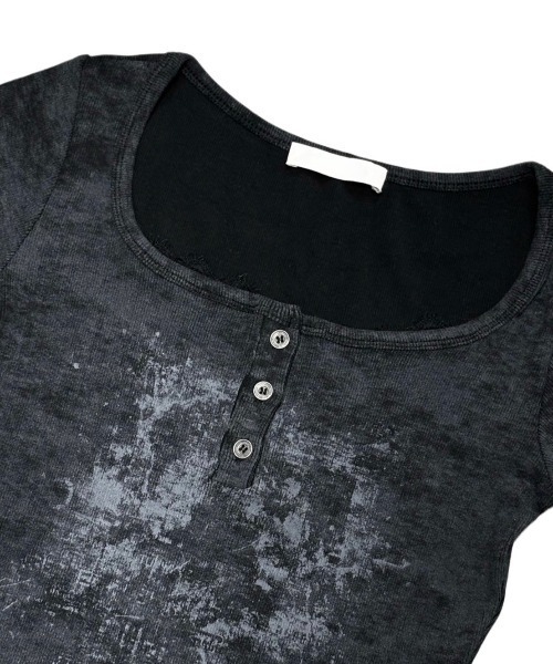 XU(エックスユー)の「【Never mind the XU】marble washed tee / 【ネバーマインド ザ エックスユー】マーブルウォッシュドヘンリーネックプリント半袖Tシャツ(Tシャツ/カットソー・レディース・ブラック/チャコール/ホワイト×グレー・ONE SIZE)」の8枚目の写真