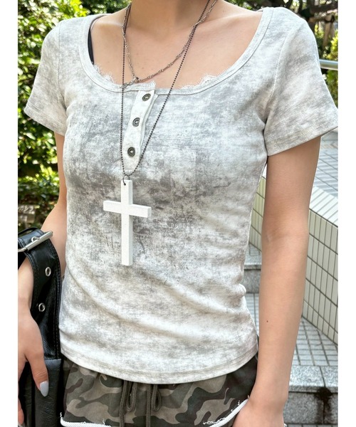 XU(エックスユー)の「【Never mind the XU】marble washed tee / 【ネバーマインド ザ エックスユー】マーブルウォッシュドヘンリーネックプリント半袖Tシャツ(Tシャツ/カットソー・レディース・ブラック/チャコール/ホワイト×グレー・ONE SIZE)」の13枚目の写真