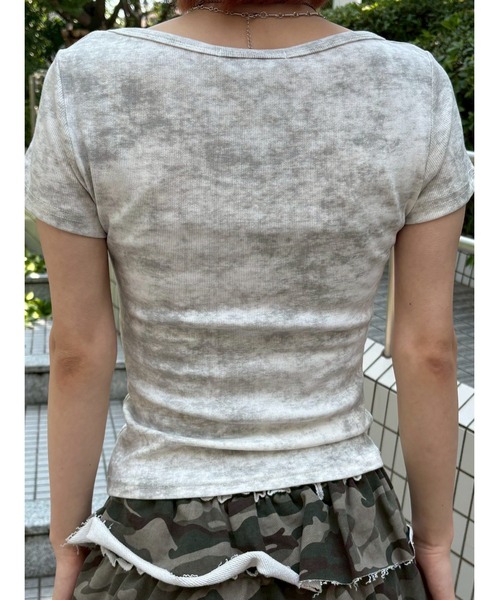 XU(エックスユー)の「【Never mind the XU】marble washed tee / 【ネバーマインド ザ エックスユー】マーブルウォッシュドヘンリーネックプリント半袖Tシャツ(Tシャツ/カットソー・レディース・ブラック/チャコール/ホワイト×グレー・ONE SIZE)」の16枚目の写真