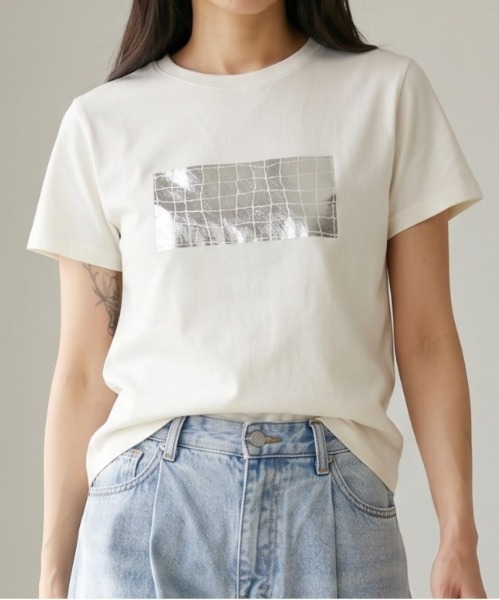 Per sist ence(パーシエンス)の「綿天竺コンパクト柄箔Tシャツ(Tシャツ/カットソー・レディース・ホワイト系3/ホワイト系1/ホワイト系2/グレー系2/グレー系3/グレー系1・ONE SIZE)」の3枚目の写真