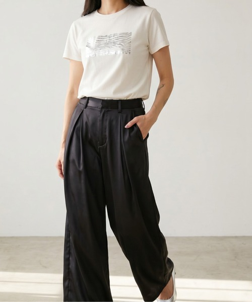 Per sist ence(パーシエンス)の「綿天竺コンパクト柄箔Tシャツ(Tシャツ/カットソー・レディース・ホワイト系3/ホワイト系1/ホワイト系2/グレー系2/グレー系3/グレー系1・ONE SIZE)」の7枚目の写真