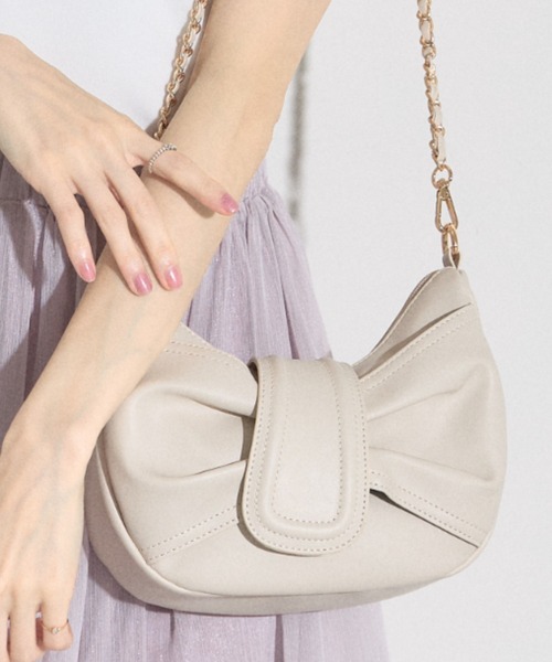 tocco closet(トッコ クローゼット)の「【ZOZO限定】ギャザーラウンドショルダーバッグ(ショルダーバッグ・レディース・アイボリー/ブラック・M)」の2枚目の写真